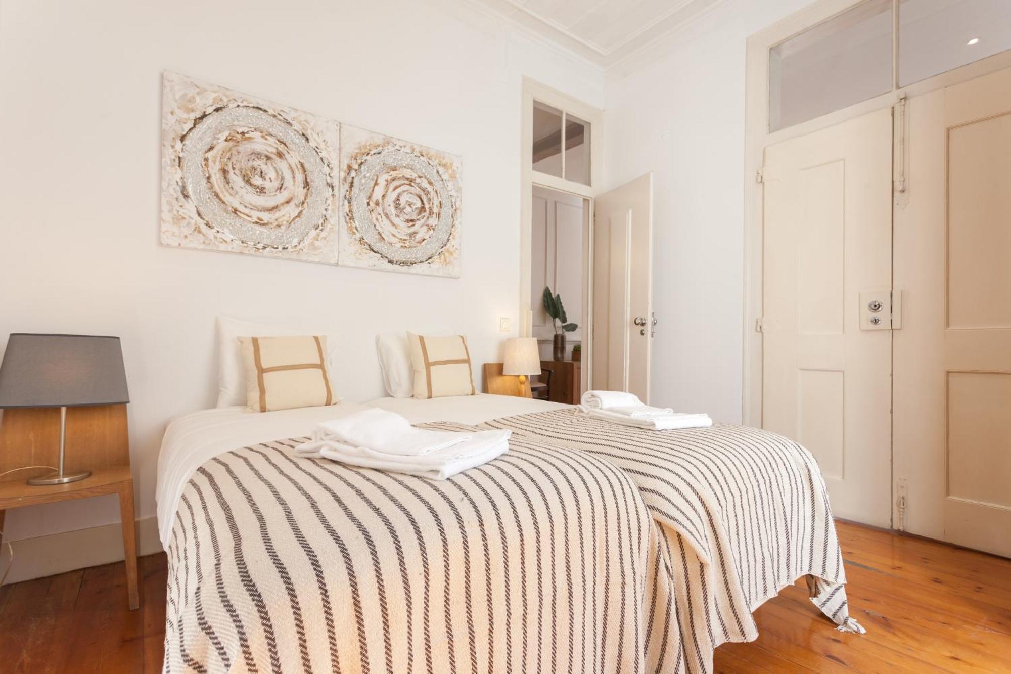 Tejo Vintage Three-Bedroom Apartment - By Lu Holidays Lisbona Esterno foto
