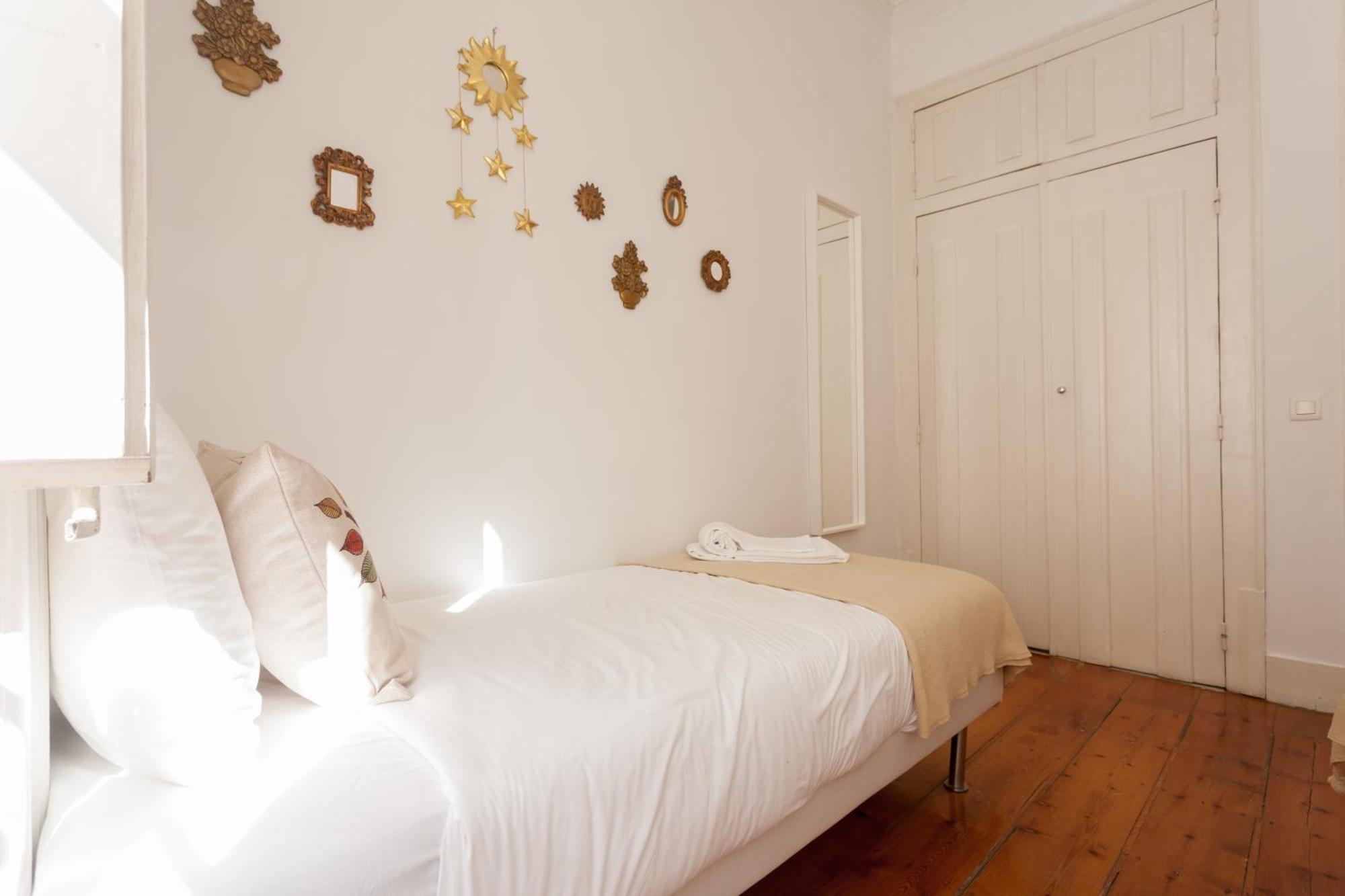Tejo Vintage Three-Bedroom Apartment - By Lu Holidays Lisbona Esterno foto