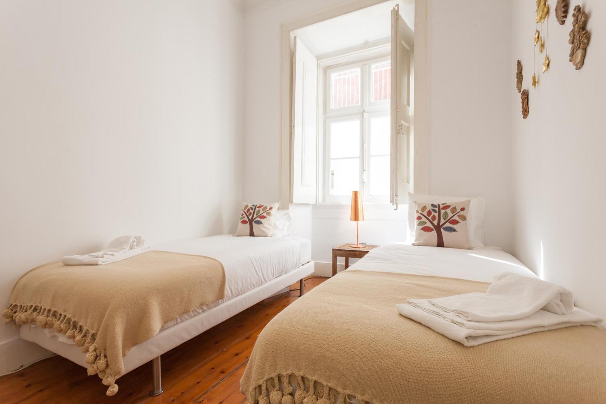 Tejo Vintage Three-Bedroom Apartment - By Lu Holidays Lisbona Esterno foto