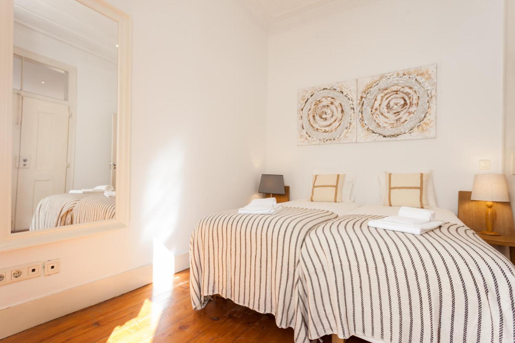 Tejo Vintage Three-Bedroom Apartment - By Lu Holidays Lisbona Esterno foto